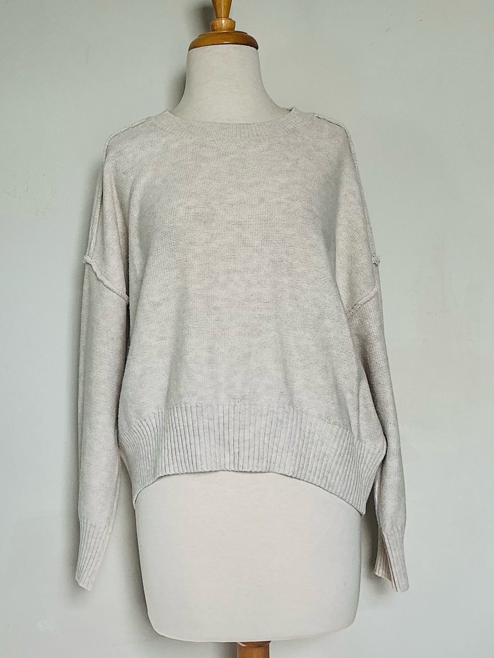 Sincerly Jules beige outmeal exposed seam cropped sweater size M oversized